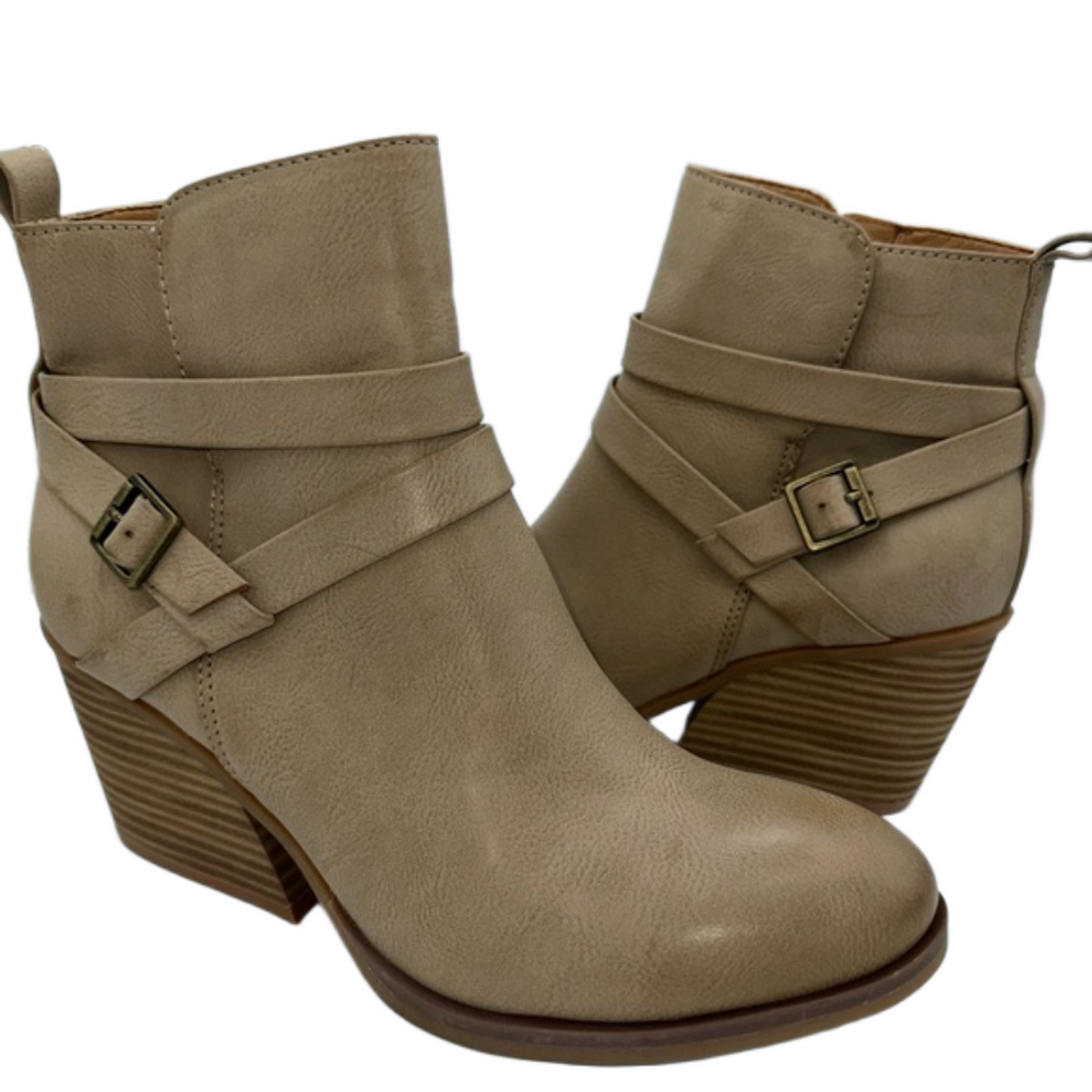 KORKS women’s size 7.5 Heidi Booties in cream NWOB